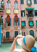 Das achtsame Getragenwerden von dieser Stadt, voller Großzügigkeit, die All-Liebe in Venedig aufnehmend - ein nährendes Geschenk (nicht) von dieser Welt!